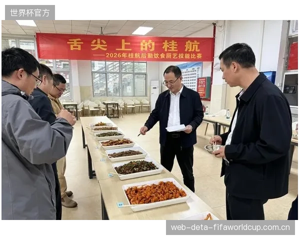 后勤团队通过精准膳食管理应对不同城市的生理挑战。 后勤团队通过精准膳食管理应对不同城市的生理挑战。